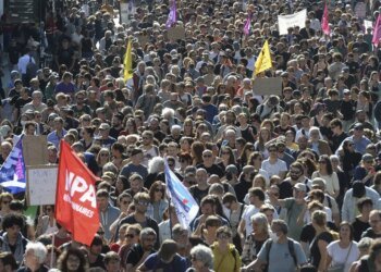 Francia en llamas: Miles de manifestantes invaden las calles en contra de las políticas de Macron