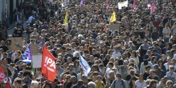 Francia en llamas: Miles de manifestantes invaden las calles en contra de las políticas de Macron