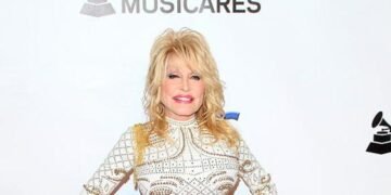 Dolly Parton suspende Las Vegas: Complicaciones de salud la bajan del escenario