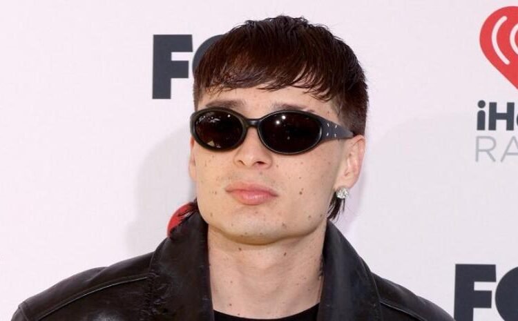 Peso Pluma hace historia: Será el primer artista en recibir el Premio Billboard Vanguardia