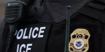 Redada ICE en Puerto Rico: 7 dominicanos detenidos en gallera clandestina
