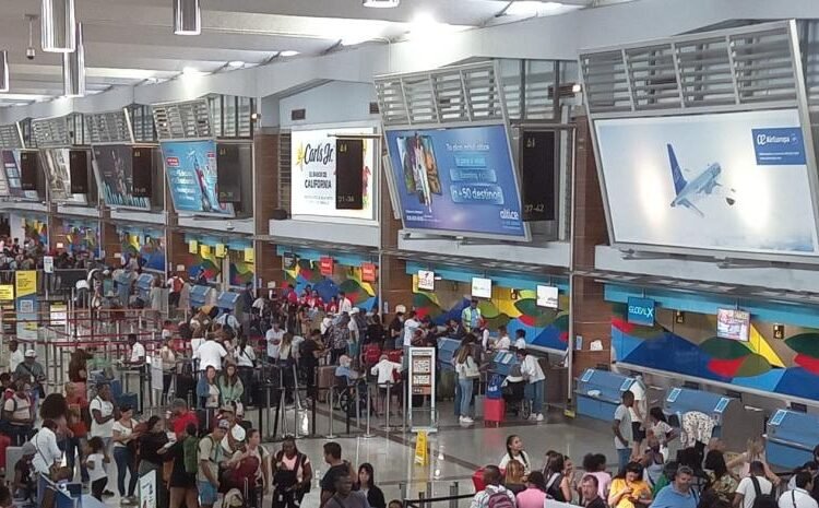 Aeropuerto de Las Américas en apagón: Fallo interno deja a miles de pasajeros varados sin procesar
