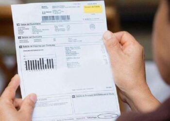 ¡En la oscuridad! Facturas astronómicas y apagones frecuentes exasperan a la población