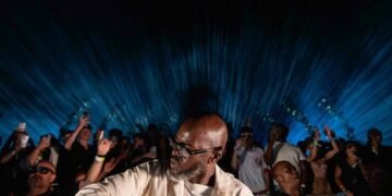 ¡Black Coffee Enciende Altos de Chavón! El DJ y Productor Sudafricano en el Anfiteatro