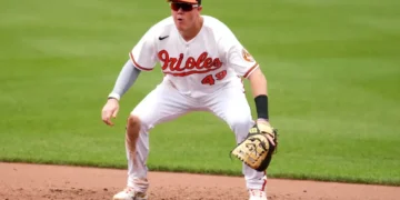 Estrellas Orientales refuerzan su lineup con la llegada de Josh Lester para el campeonato de béisbol