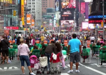 ¡La Fuerza Latina se Toma Nueva York! Artistas se Unen para «Latinos en Times Square» este Martes