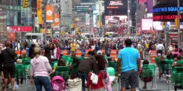 ¡La Fuerza Latina se Toma Nueva York! Artistas se Unen para «Latinos en Times Square» este Martes