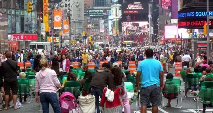 ¡La Fuerza Latina se Toma Nueva York! Artistas se Unen para «Latinos en Times Square» este Martes