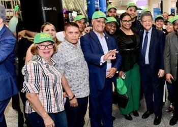 Leonel aterriza en NYC: «300» leales lo reciben con júbilo en la Gran Manzana