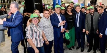 Leonel aterriza en NYC: «300» leales lo reciben con júbilo en la Gran Manzana