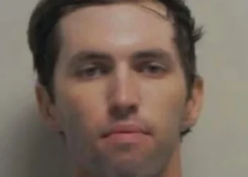 Padres del asesino de Charlie Kirk evitan tragedia doble: ‘No te suicides’, le dicen a su hijo