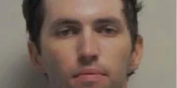 Padres del asesino de Charlie Kirk evitan tragedia doble: ‘No te suicides’, le dicen a su hijo