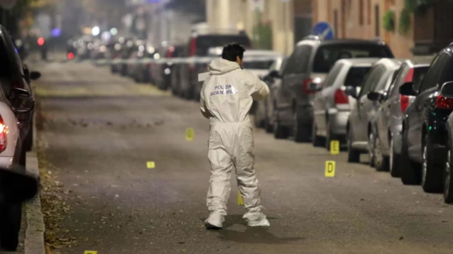 Mujer muere aplastada por vecino que intentaba suicidarse lanzándose desde un edificio