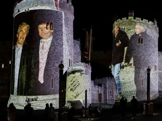 Escándalo en Windsor: Cuatro detenidos por proyectar imágenes de Trump y Epstein en la ciudad real