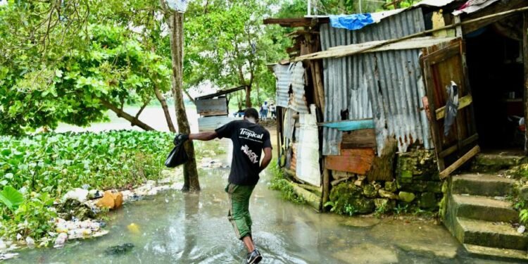 COE Alerta: 4,135 Desplazados y 805 Viviendas Inundadas Este Miércoles