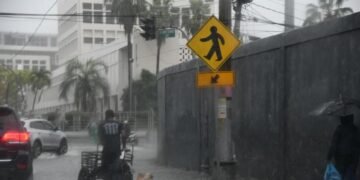 Vaguada de Melissa mantiene RD bajo aguaceros este jueves