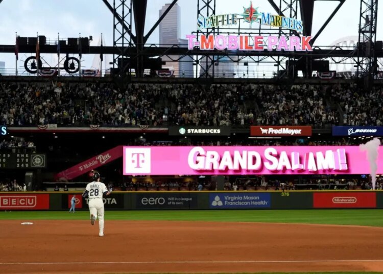 Marineros Hacen Historia: Triunfo Épico sobre Blue Jays