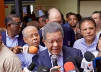 Leonel Fernández denuncia: Gobierno en Caída Libre