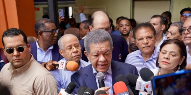 Leonel Fernández denuncia: Gobierno en Caída Libre