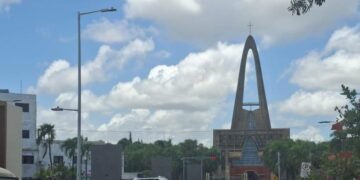 Obispo Castro Marte Impactado: Basílica de Higüey Brilla Gracias a Turismo