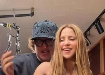 Shakira sorprende con NUEVAS VERSIONES de sus himnos por aniversario de 2 discos legendarios