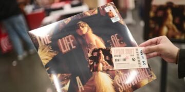 Taylor Swift: Nuevo álbum desata su era ‘showgirl’