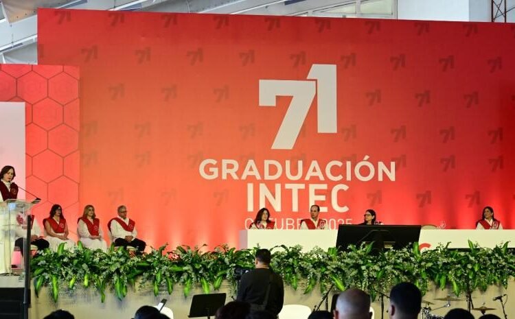 Casi el 60% son mujeres: Intec gradúa 763 nuevos profesionales, marcando un hito en el futuro