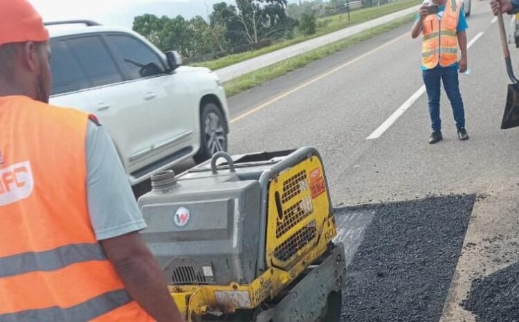 ¡Por fin! Obras Públicas arregla los baches de la Autopista Duarte