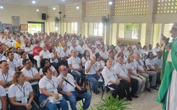 ¡Unión Matrimonial! Parejas Celebran Aniversario del Movimiento del Amor
