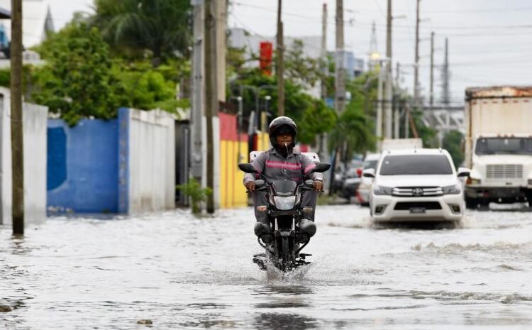 SOS El Almirante: ¡Calles parecen el río Ozama y nadie responde!