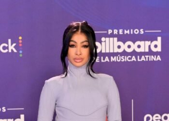 Latin Billboard 2025: Moda Multicolor y Audaz Deslumbra la Alfombra Azul