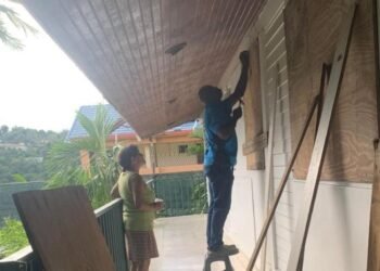 ¡Alerta máxima! Dominicanos se blindan con pánico ante Melissa en ruta a Jamaica