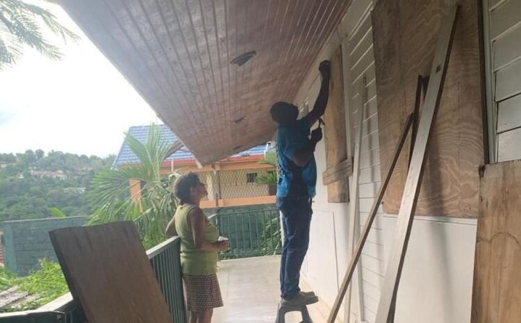 ¡Alerta máxima! Dominicanos se blindan con pánico ante Melissa en ruta a Jamaica