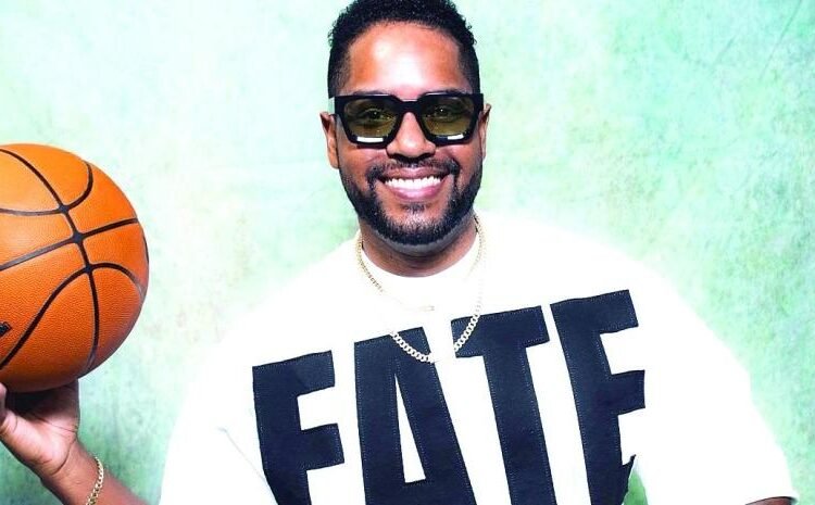 ¡Viral en la NBA! Joel Silverio, el dominicano que consolida su rol de animador estrella de los Hornets