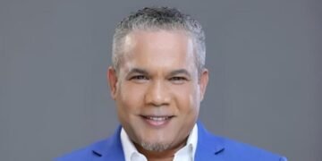 Héctor Acosta El Torito irradia gratitud por reconocimiento en el Super Ultramega Merengazo