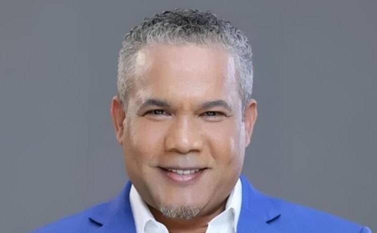 Héctor Acosta El Torito irradia gratitud por reconocimiento en el Super Ultramega Merengazo