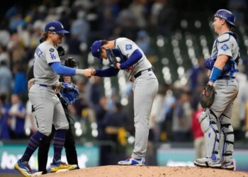 Yamamoto Lidera Triunfo vs Cerveceros: ¡Dominio Total!