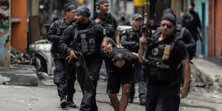 60 muertos y 81 detenidos en Río de Janeiro: El sangriento saldo de un megaoperativo antidroga