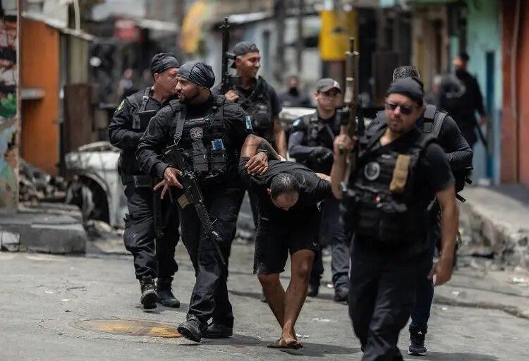 60 muertos y 81 detenidos en Río de Janeiro: El sangriento saldo de un megaoperativo antidroga