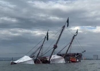 Hundimiento del Marigalante: Réplica de la Santa María de Colón se va a pique en México