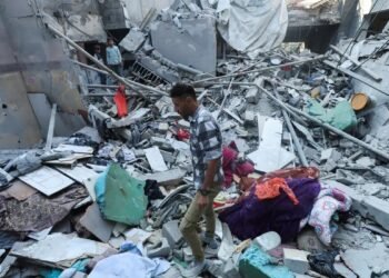 Ejército israelí confirma bombardeo en sur de Gaza con 2 muertos