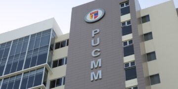 Pucmm Alerta: La dependencia de ChatGPT anula el pensamiento crítico y dispara la procrastinación en universitarios