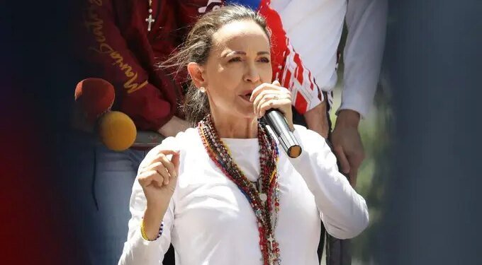 Maduro en jaque por EEUU: Le cortan el grifo