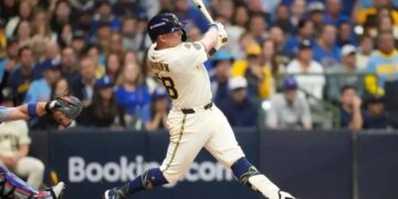 ¡Jonrones de Impacto Catapultan a Cerveceros a la Final!