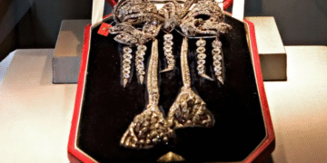 Así fue el robo al Louvre: El minuto a minuto del asalto y las joyas millonarias que se llevaron