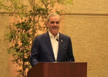 ¡Impacto! Abinader Escribirá Memorias y Detalla la Constitución 2024