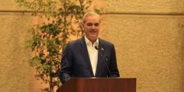 ¡Impacto! Abinader Escribirá Memorias y Detalla la Constitución 2024