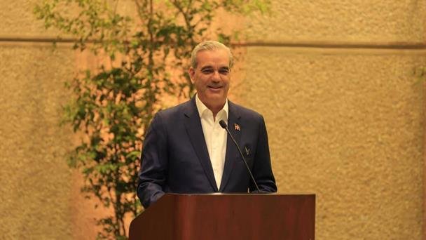 ¡Impacto! Abinader Escribirá Memorias y Detalla la Constitución 2024