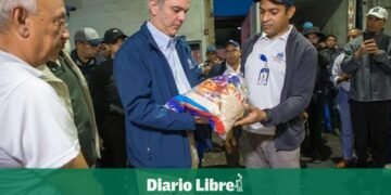 Abinader al frente por Tormenta Melissa: supervisa entrega clave de alimentos