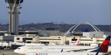 Caos aéreo en EE. UU. por shutdown récord: 40 aeropuertos paralizados
